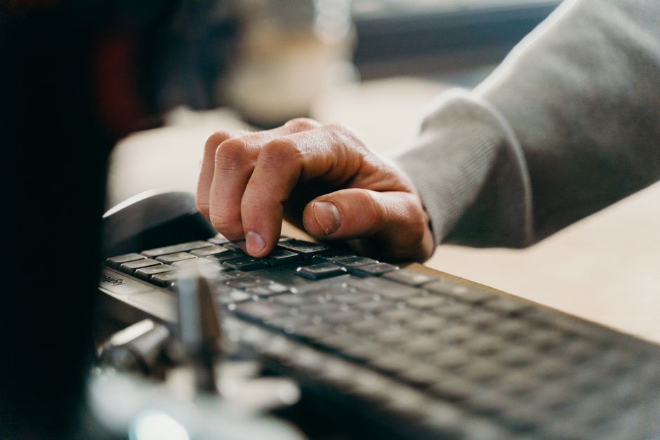 Arbeitsphase mit praktischen Aufgaben beim Programmieren